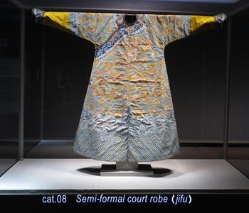 cat.08 《龍袍》 